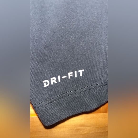 Philadelphia Eagles Nike Dri-Fit Salute to Service Long Sleeve Shirt. - Picture 6 of 6